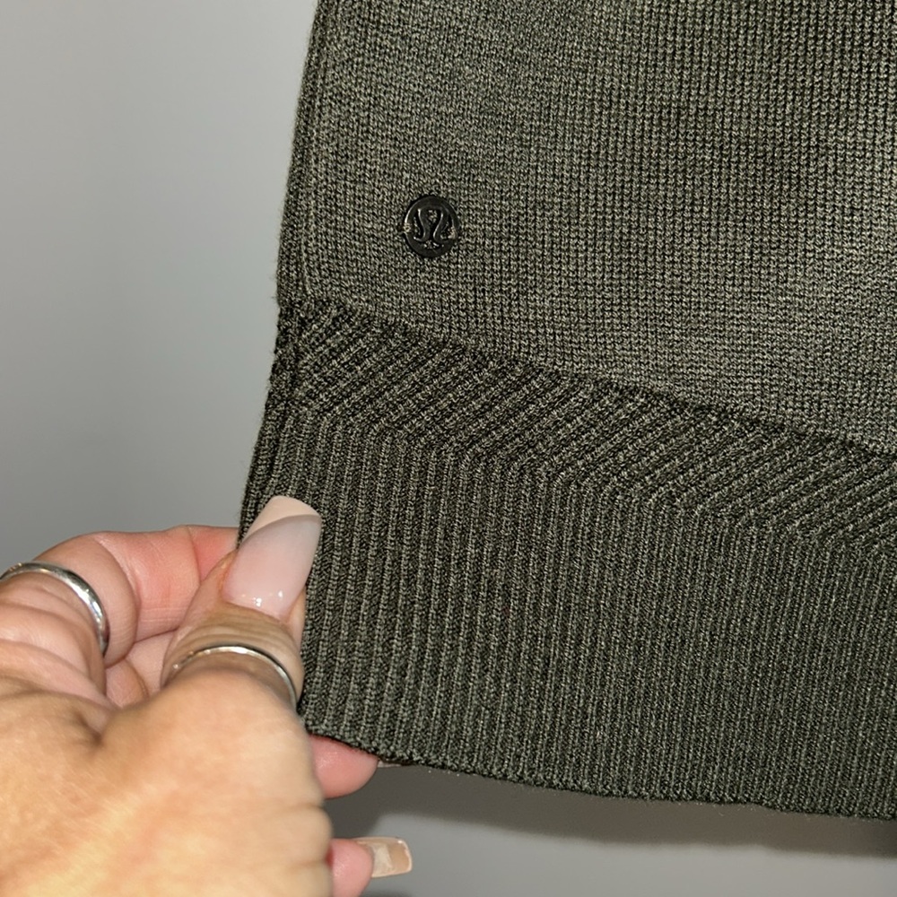 ⭐️NWOT Lululemon City Street Camo Green Cardigan⭐️ - Picture 8 of 10